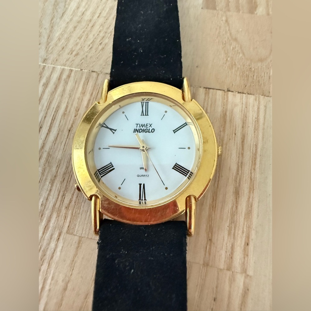 Vintage Timex ladies gold tone black strap NEW BATTERY